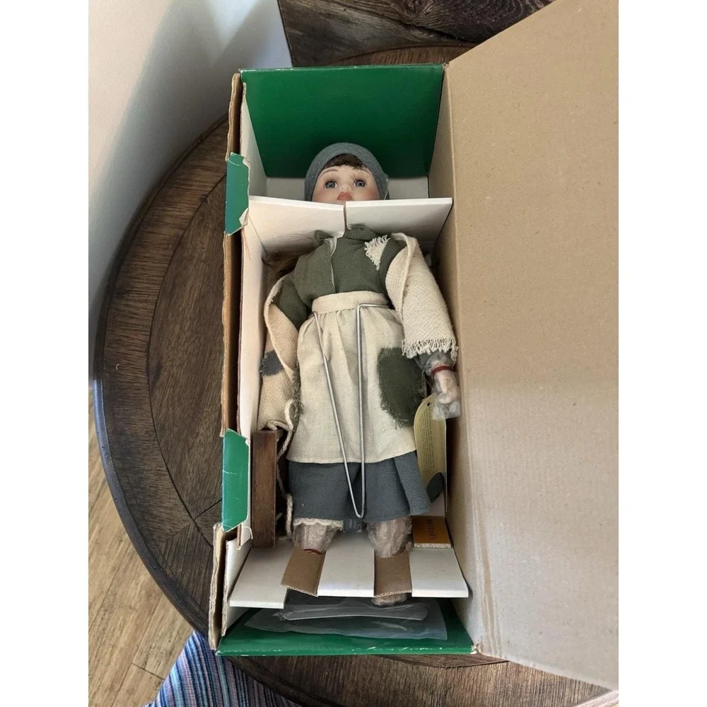 House of Lloyd Christmas Around the World THE LITTLE MATCH GIRL  New In Box Doll